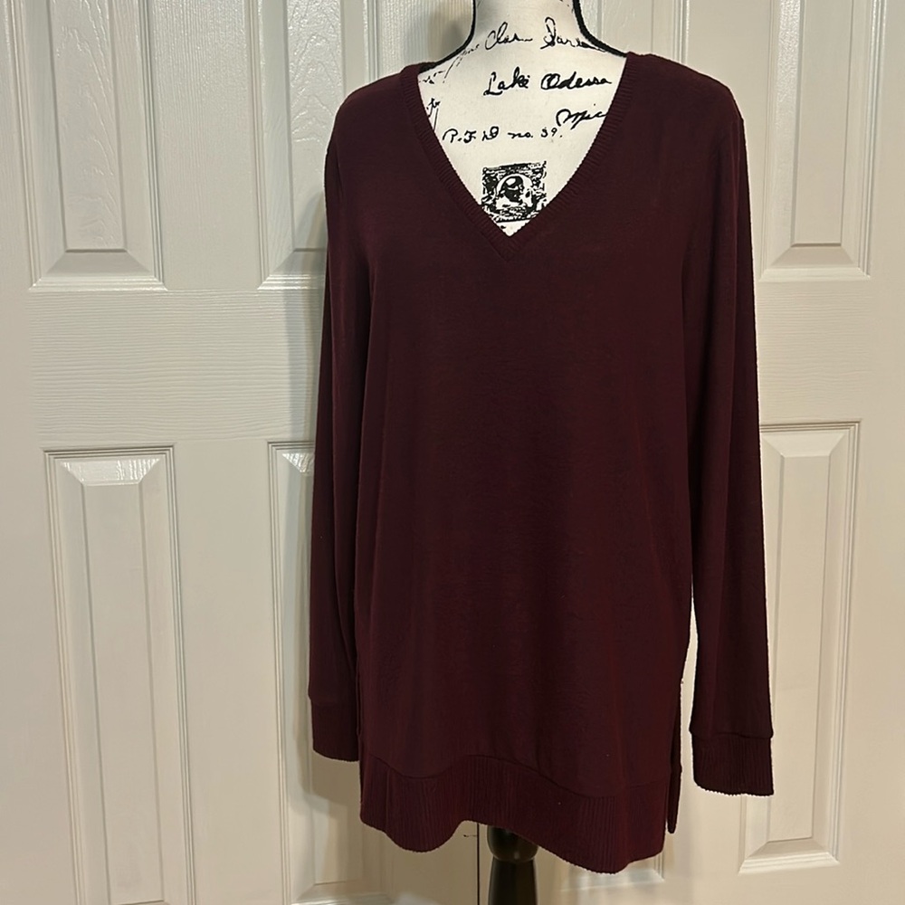 Lucky Brand V - Neck light sweater